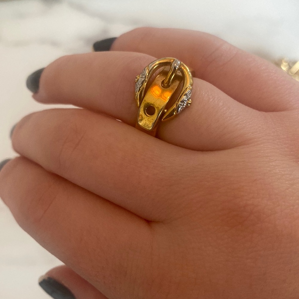 Henri Bendel gold buckle ring size ~6 ⭐️💍✨